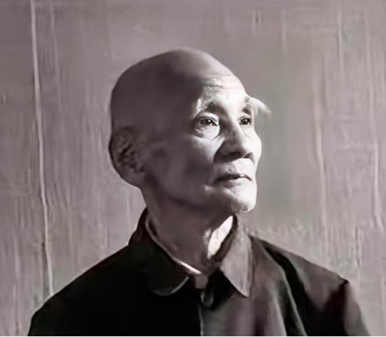 1946年，6000解放军被三万敌人包围，为了不泄露机密，旅长吴诚忠下令烧毁全部