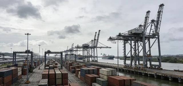 巴拿马这苦果，咽也得咽，不咽也得咽巴拿马运河两端港口突然被政府接管，长和集团索