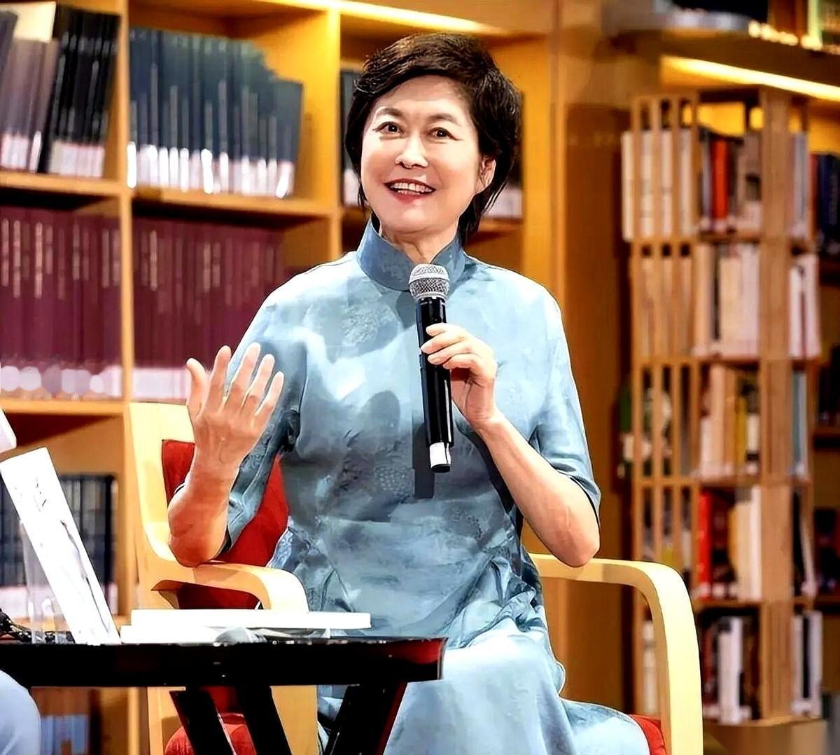 1974年，一家上千人的医院把唯一一个医大名额给了父母有职务的19岁女职工。同