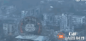 炸了、炸了、真的又炸了！​超近距离记录，​肉眼可见的震撼爆炸场面​隔着屏幕