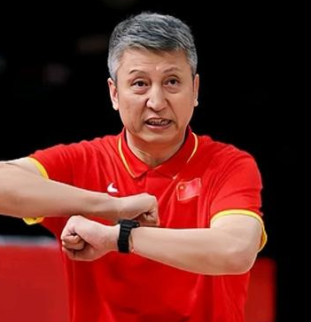 中国男篮主教练郭士强谈球队不敌伊朗无缘季军，他表示：这场比赛输了很遗憾，主要还是