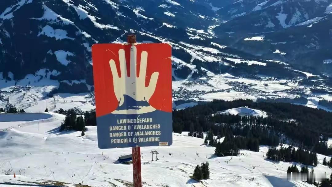 王女士事业有成，但最近有一件事她挺闹心。女儿结婚后，女婿就辞职不干了。找工作也