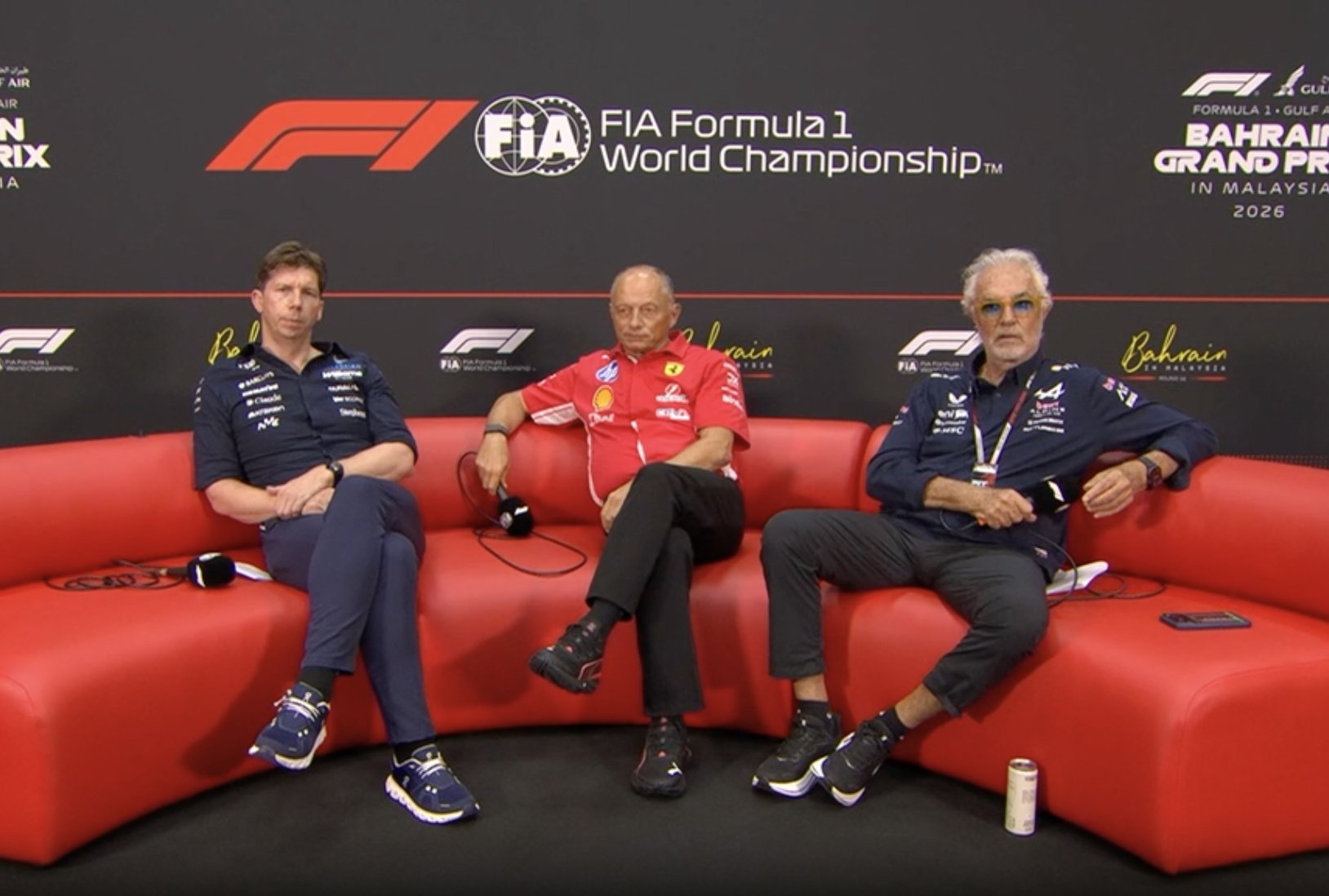 F1威廉姆斯领队沃尔斯在新闻发布会上打断了另一个提问，以表达他对瓦塞尔在法拉利