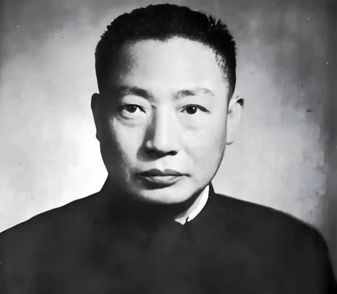 1956年毛人凤与蒋经国的病房博弈1956年，毛人凤肝癌晚期，蒋经国穿着便