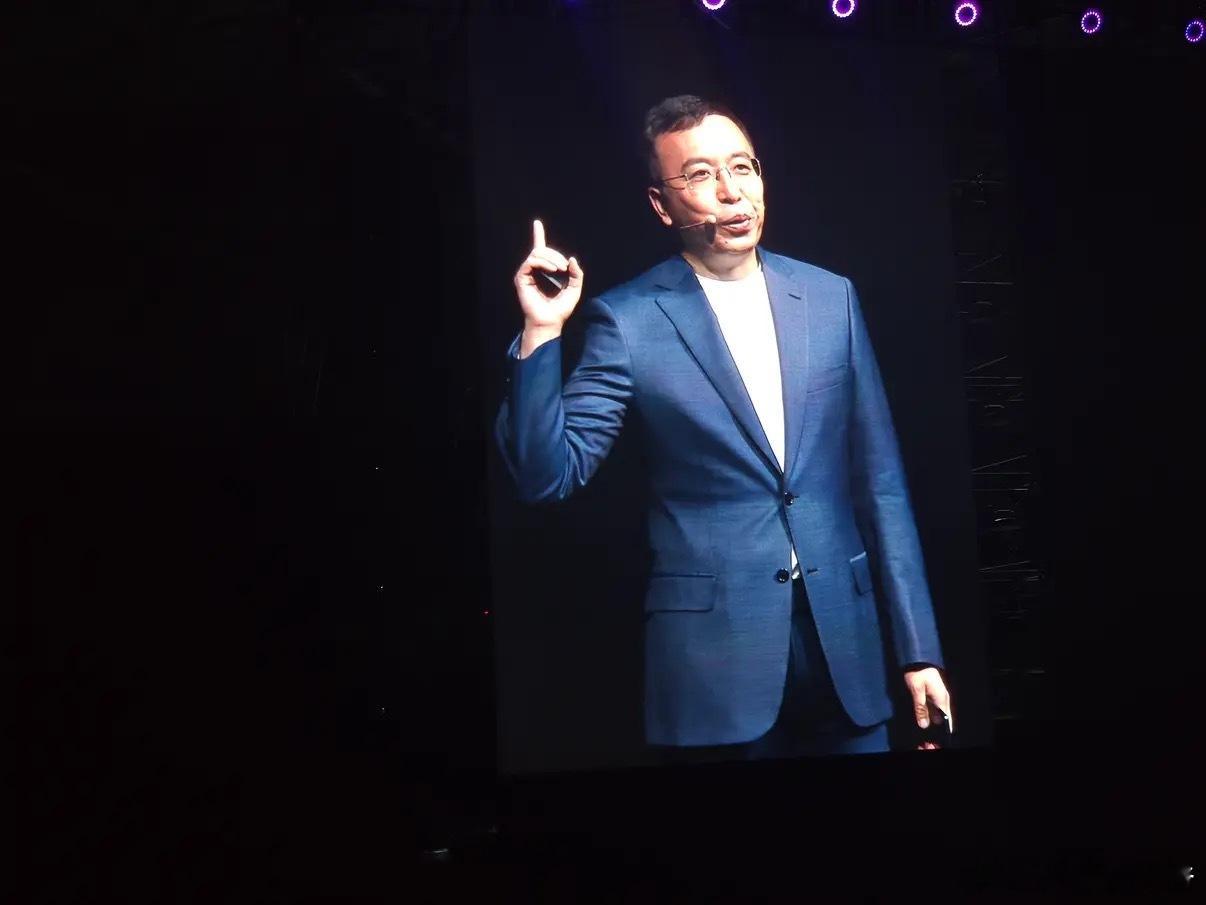 我很希望并期待回归华为，也期待他再次喊出：得麒麟者得天下！届时，这句话既有第