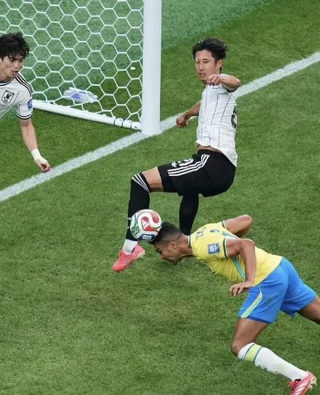 日本足协彻底“尴尬了”！随着日本1：2巴西，赛前日本全队高调宣称冲击世界杯