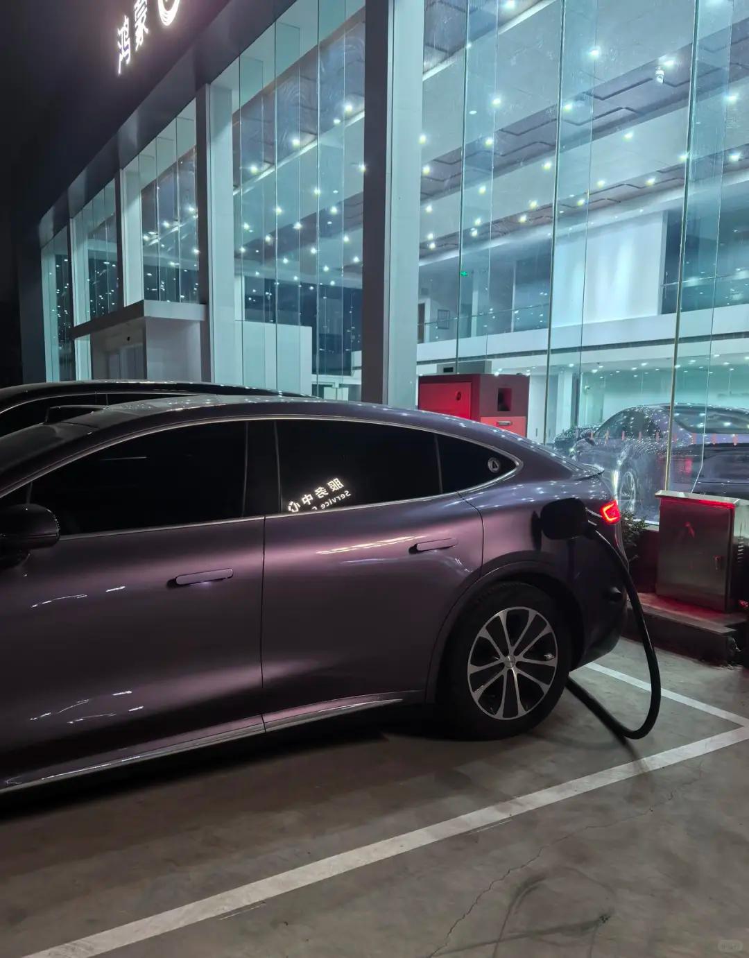 看完鸿蒙智行车主的宣传片，才懂什么是真正的圈层文化一直对圈层文化没什么概念，直