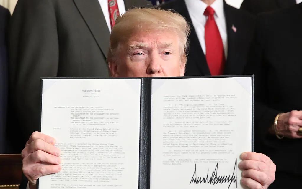 2025年8月7日，美国总统唐纳德·特朗普在华盛顿亲自签署了一份中美新协议，承诺