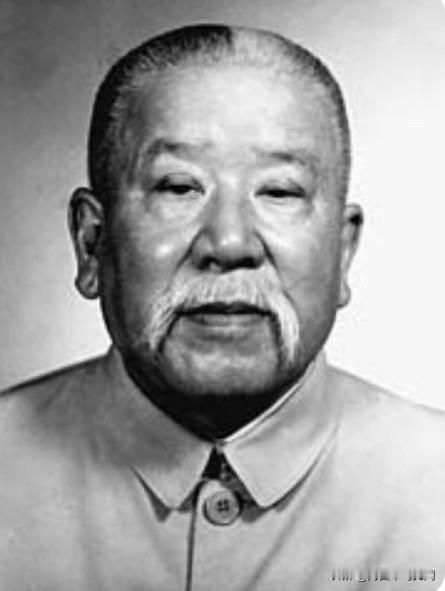1925年，他参加中国共产党，湖南宁乡人，被称为“延安五老”之一。建国后，65岁