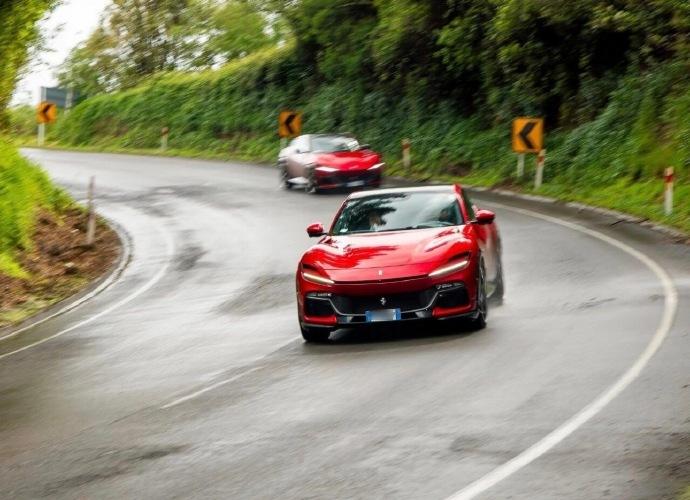 汽车FerrariPurosangue是法拉利推出的首款四门四座跑车，也是品