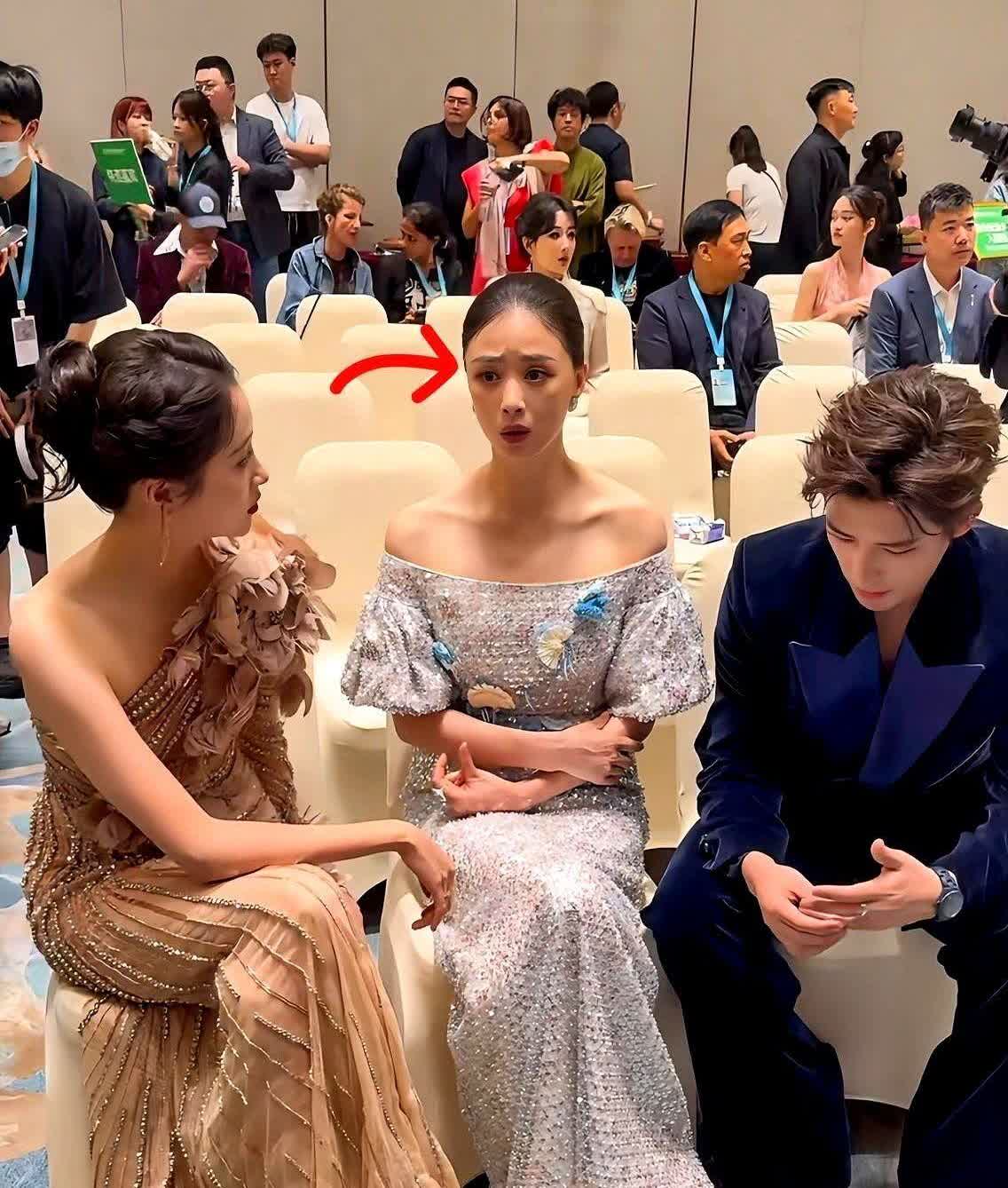 你见过女演员主动拒绝打针去皱的吗？蒋欣就这么干了。理由更狠：怕没了皱纹，