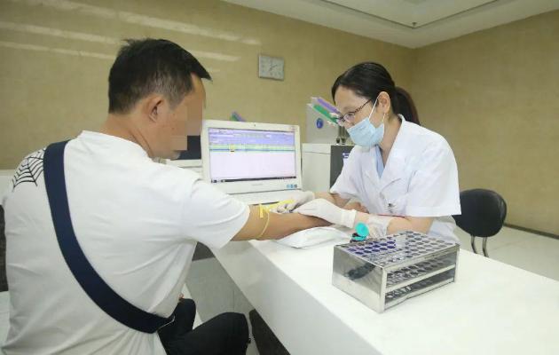 上海一位老太太抗癌5年，花光70万，还让儿子儿媳背上重债。没想到老人去世才60天