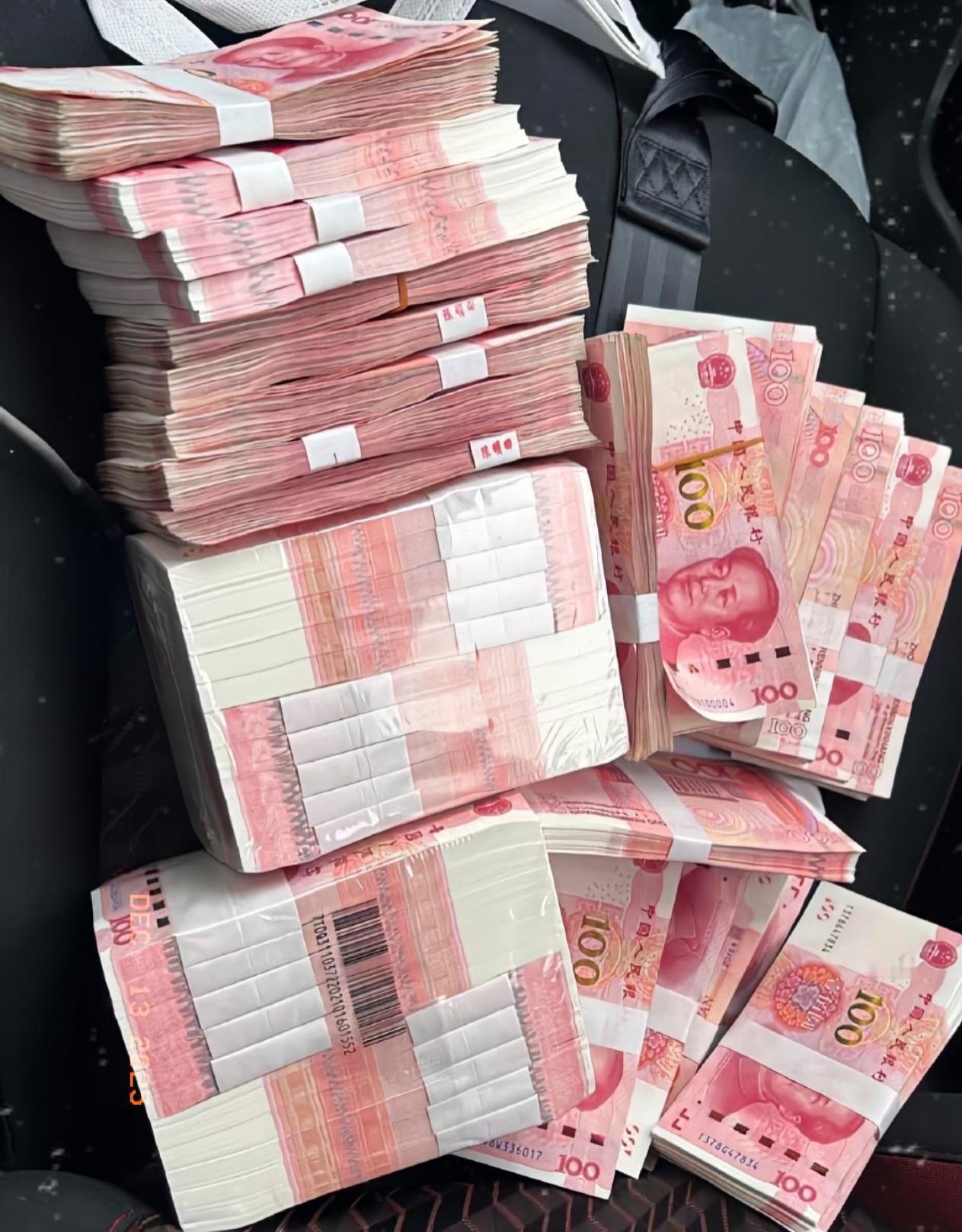 12月已经到了，如果你手里刚好有十万现金，真心建议先别急着往黄金、白银里砸。今