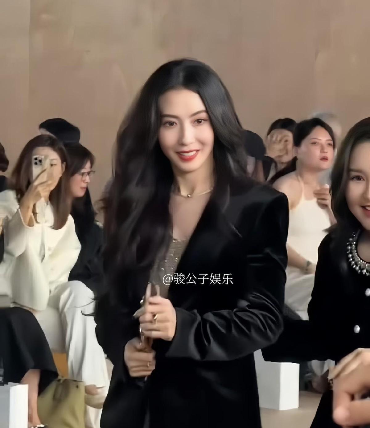张柏芝在北京宝格丽的活动上一亮相，全网的目光就都钉在她身上了。那些没修过的现场
