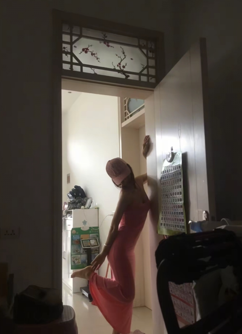 老婆每天神经兮兮的，也不知想干嘛！