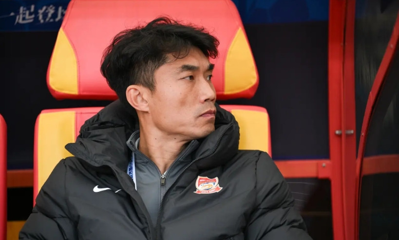 中超刚过二轮，国产土帅有人欢喜有人愁：一辽宁铁人主帅李金羽，二连败后，球迷现