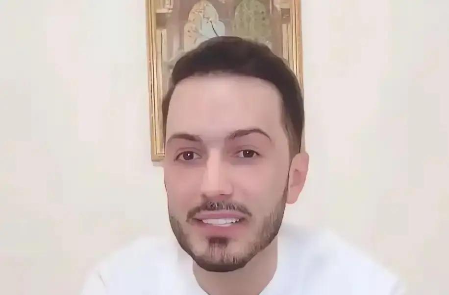 十克拉钻戒背后，谁在买单？999朵玫瑰堆成小山，于文红一句“新的开始”让直