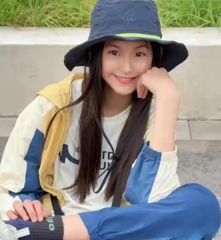 周杰伦和昆凌的孩子，太会长了，都是照着爸妈的优点长的，五官精致得让人眼前一亮，混