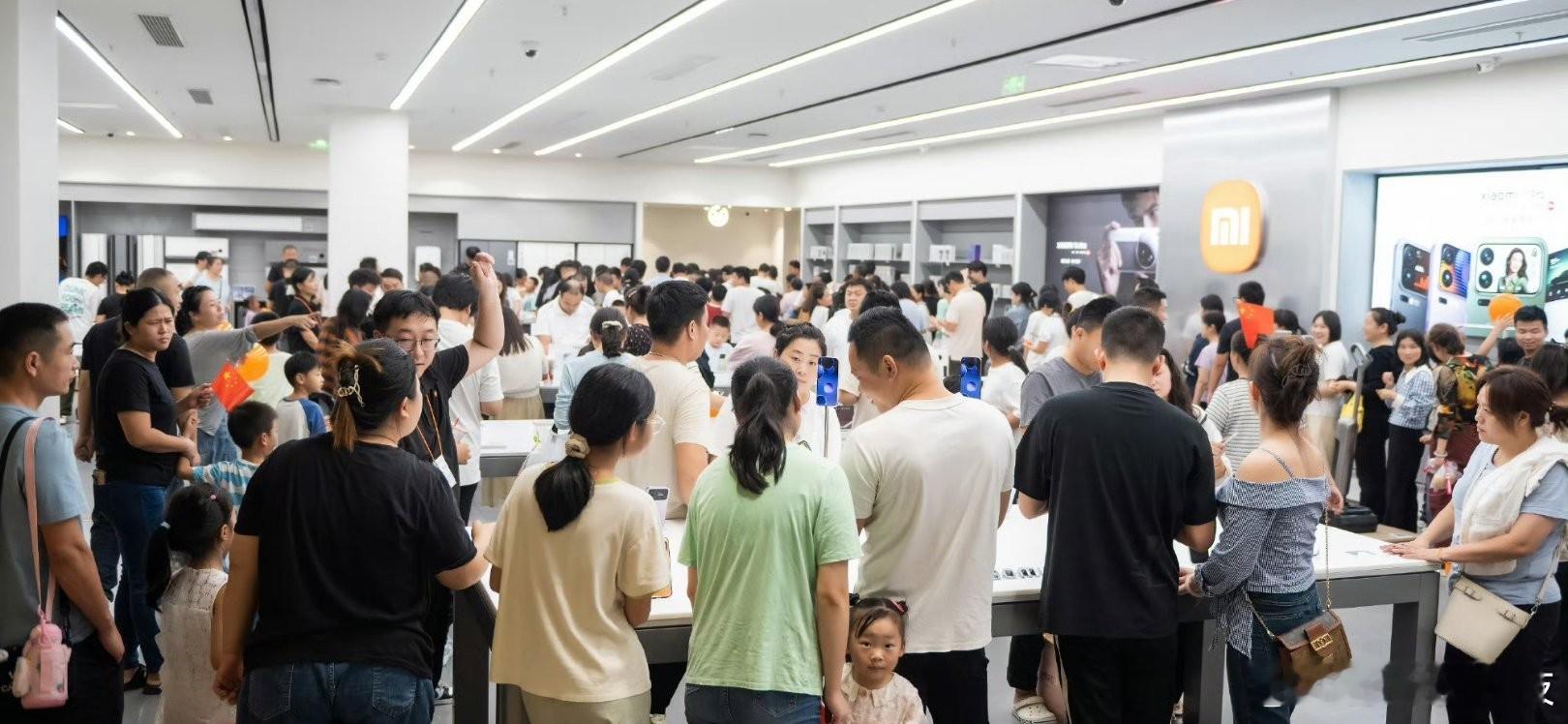 还没买到小米17Pro系列的用户别着急，卢总据悉已经去催供应链了，而且供应链团