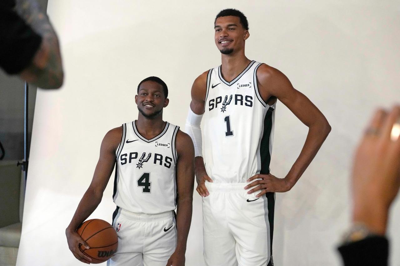 约基奇为何不敌文班亚马？这次就连亚历山大、东契奇、杰伦-布朗等猛人也都输了！根据