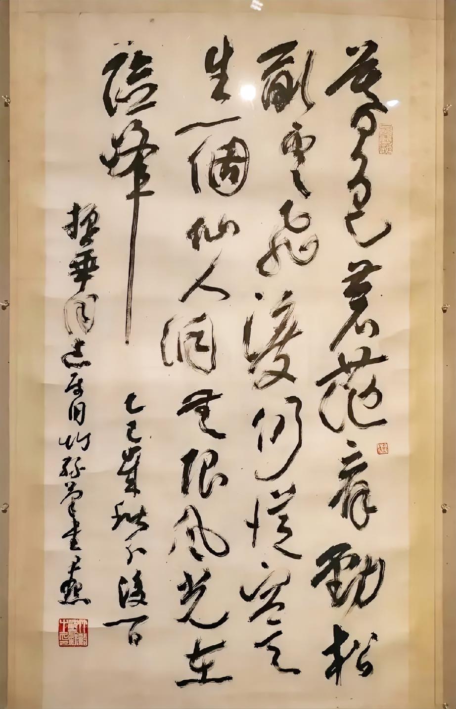 沈尹默的字有时也有魏碑痕迹，只是与于右任比起来还有差距。毕竟于右任是以写魏碑为主