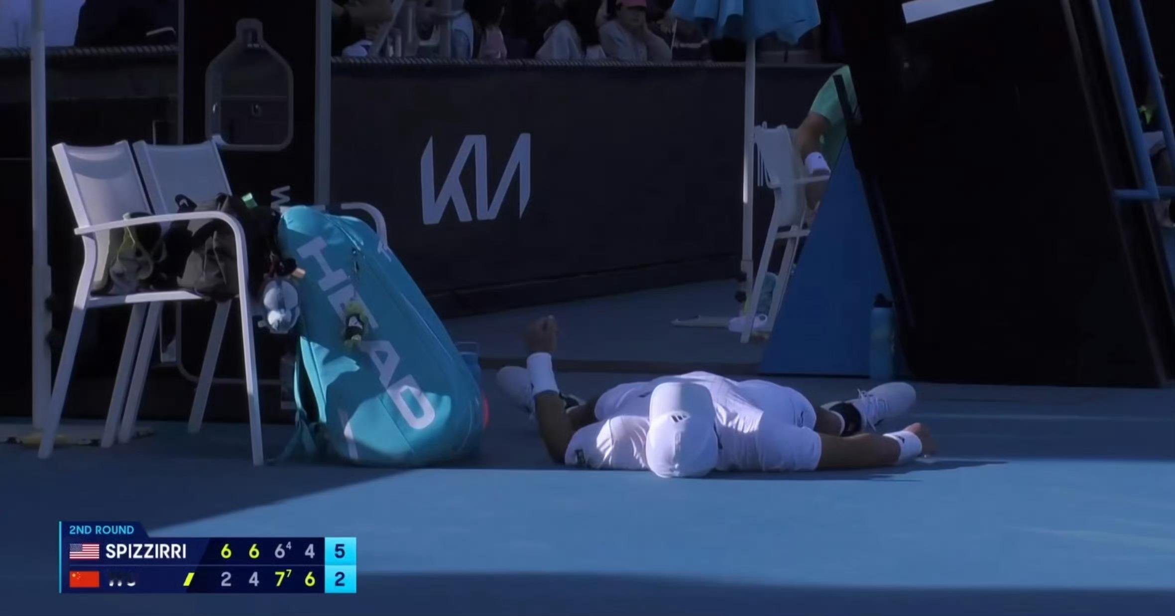 阿昺克服0-2落后的不利局面，连追两盘，遗憾的是在决胜盘出演严重抽筋（也可能是肌