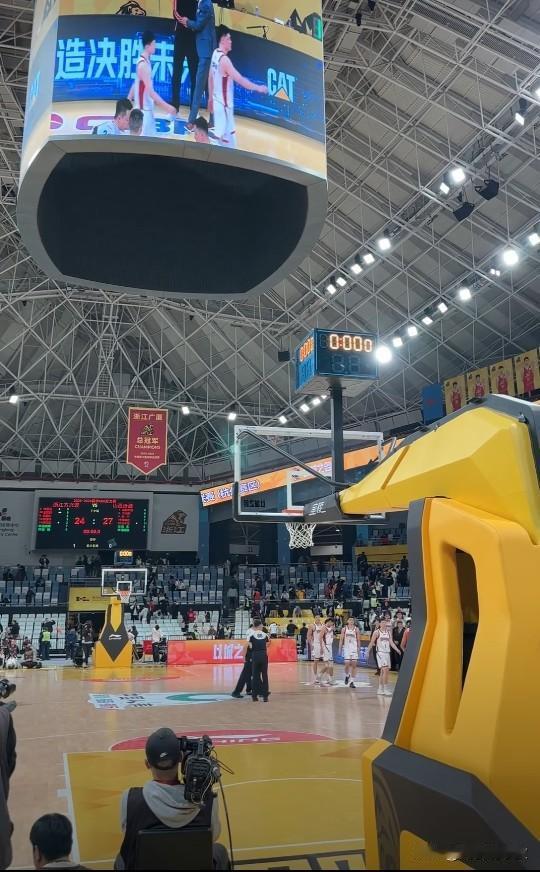 尴尬了！CBA新赛季改革后的潜力赛竟然无人问津，山西与广厦的常规赛比赛结束后，潜