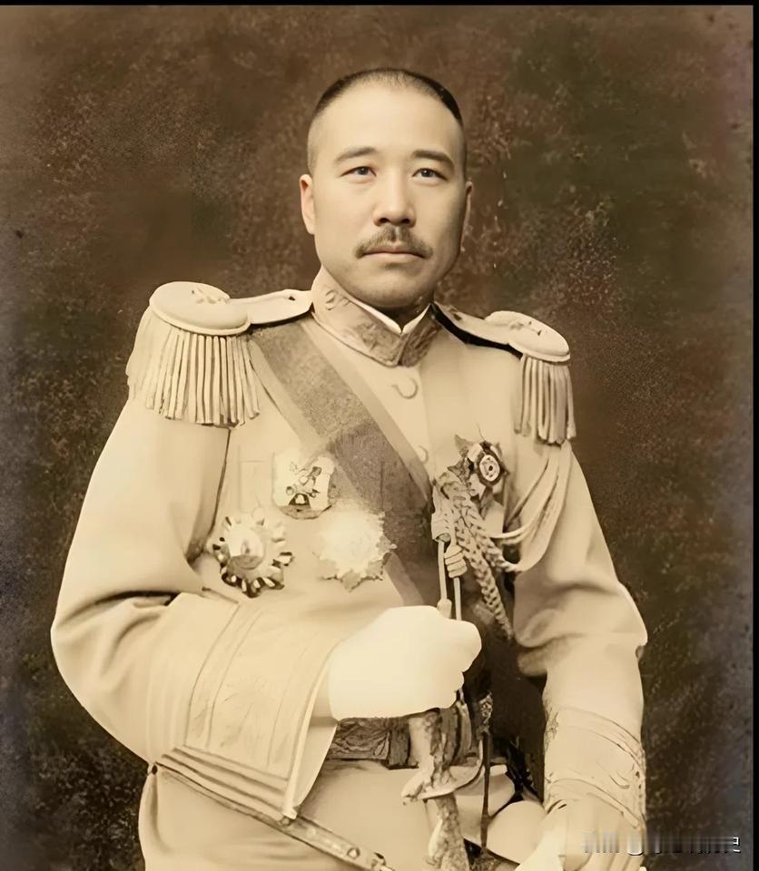 1927年深秋，山东济南街头流传起一首血淋淋的童谣：“切开亮亮，听听电话”。百姓