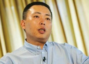 1995年8月28日，段永平突然宣布要离开小霸王，老板陈健仁笑着给他办了欢送酒会