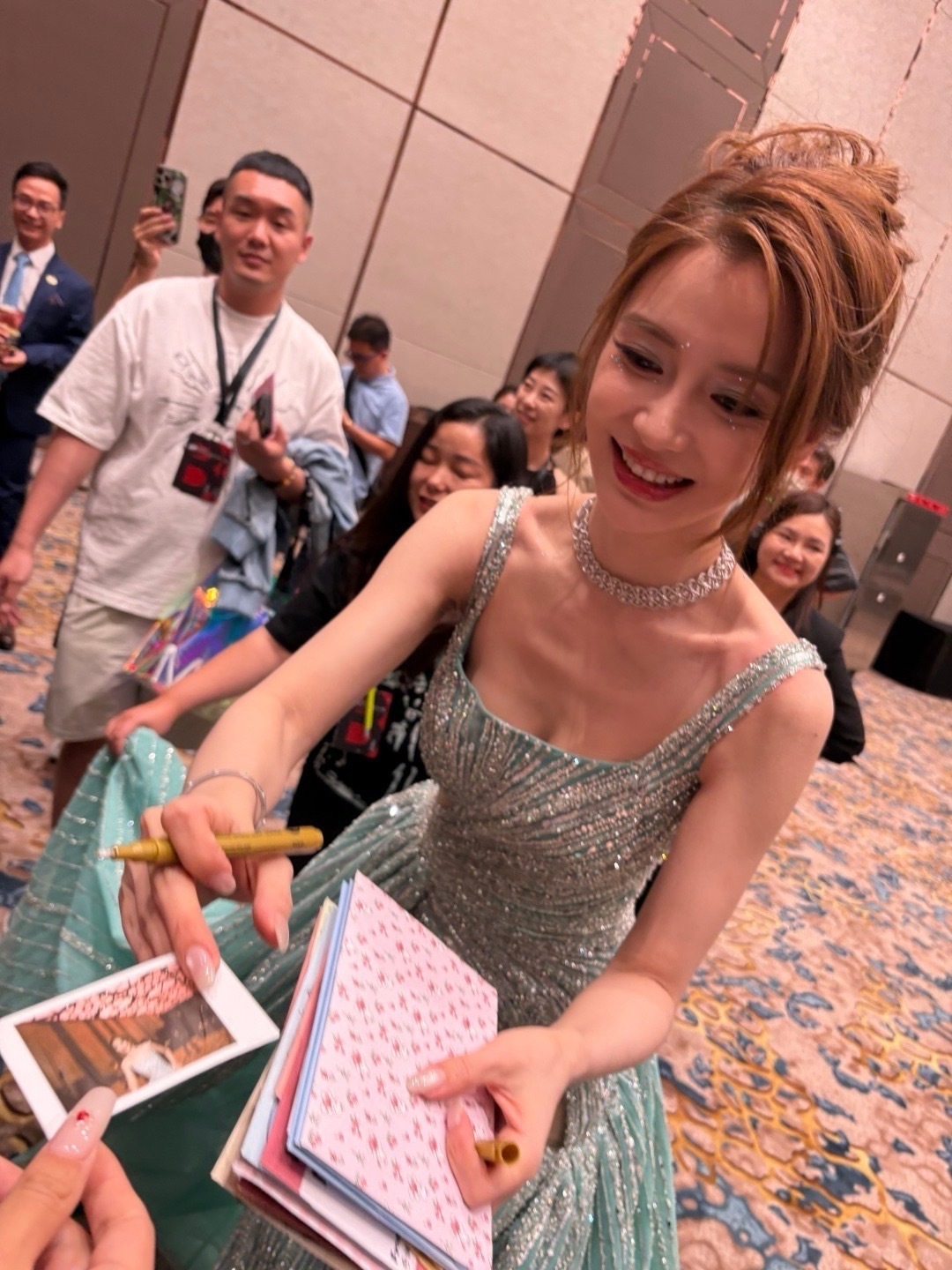 AB现在会不会瘦太过了，这骨头看着不美观哇😳😳😳​​​