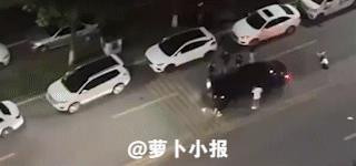 这是事发时的现场视频。根据当地官方通报，8月25日晚，江西景德镇珠山区，40岁