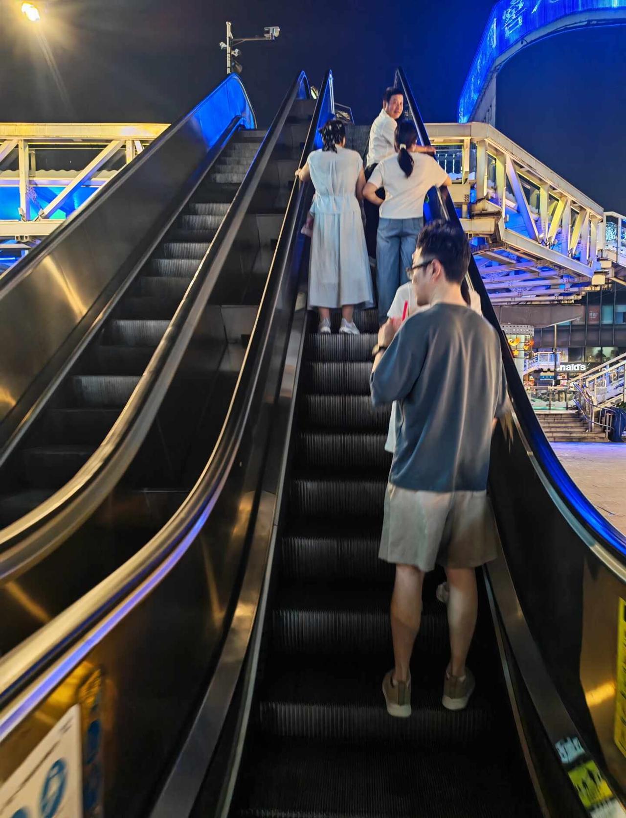 杭州好热杭州除了热，其实城市建设真的非常非常棒！钱塘江公园，和西湖公园建的自不