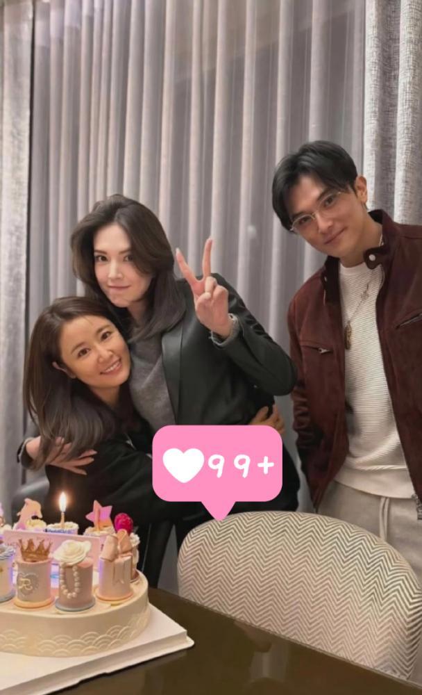 霍建华没到场，所有人却都说，这是林心如最好的50岁生日。女儿用小手捏出雪宝蛋糕