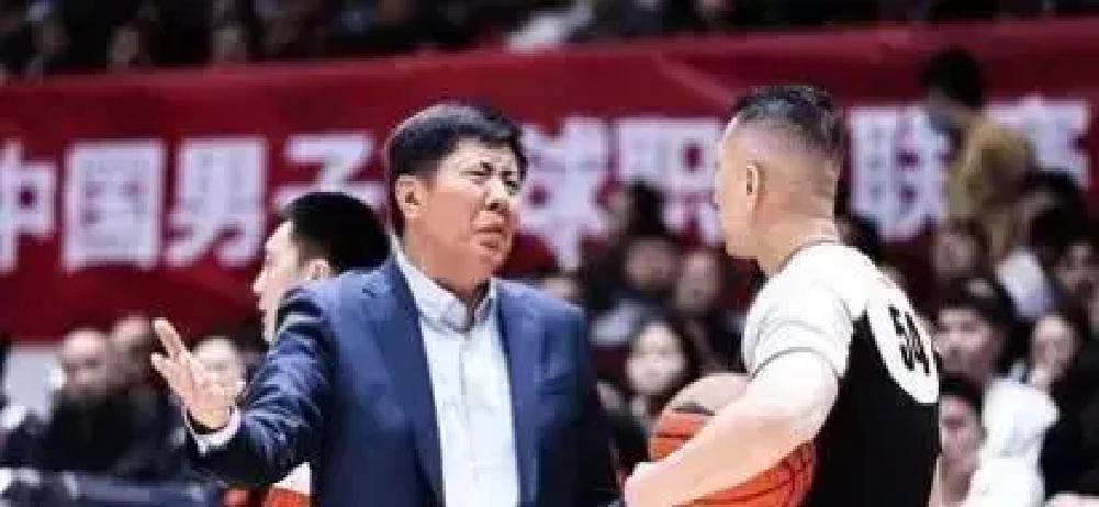 **浙江队换帅，但真正的“主教练”可能根本没换。**球迷喊吴前上位，管理层