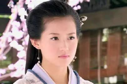 公元前192年，10岁的张嫣被逼嫁给亲舅舅汉惠帝刘盈，成为皇后。40岁时，张嫣去