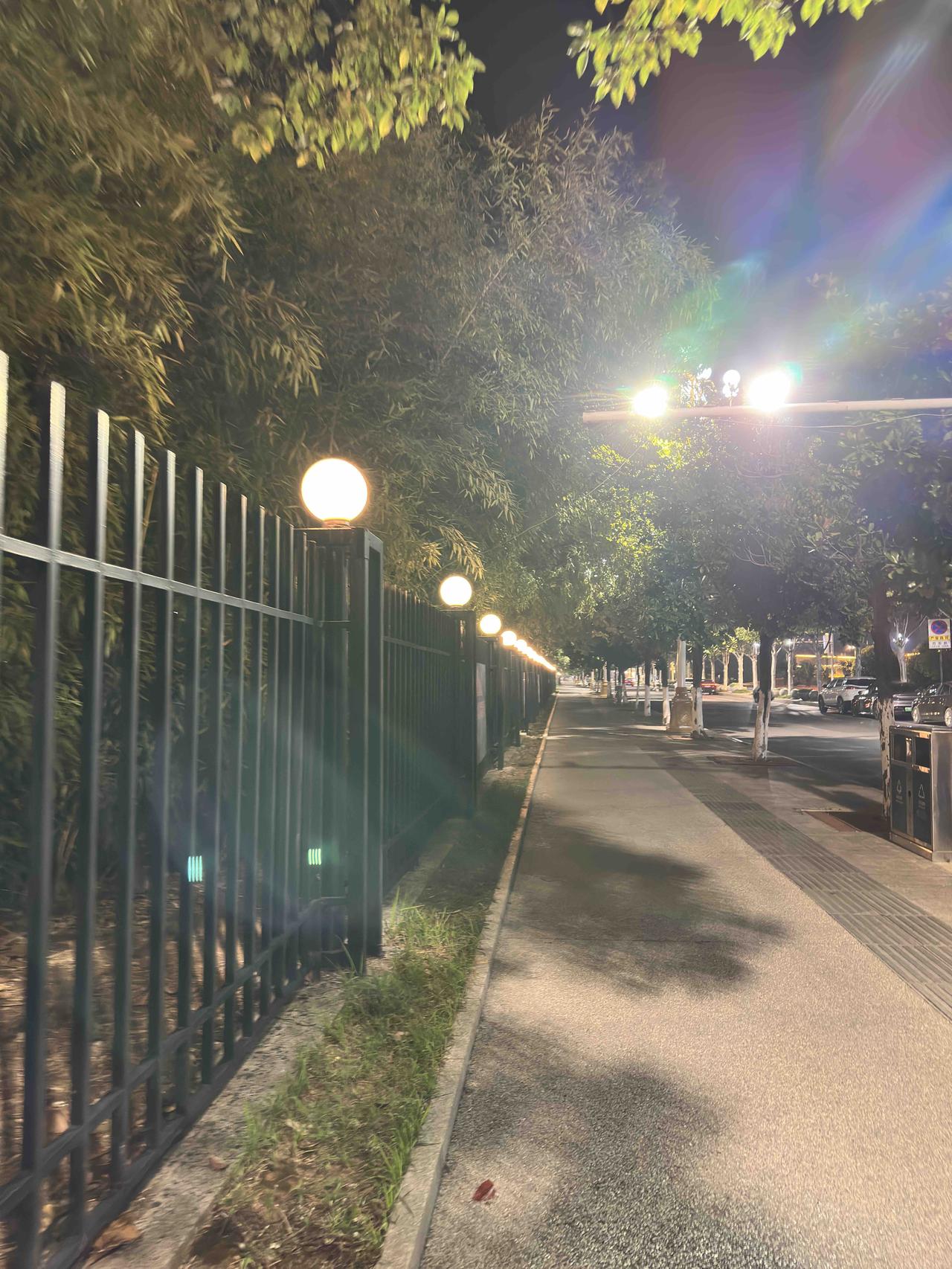 今天早晨4:00多钟就睡醒了,大概是心里不安的缘故吧?昨夜的心里不安源于母亲,