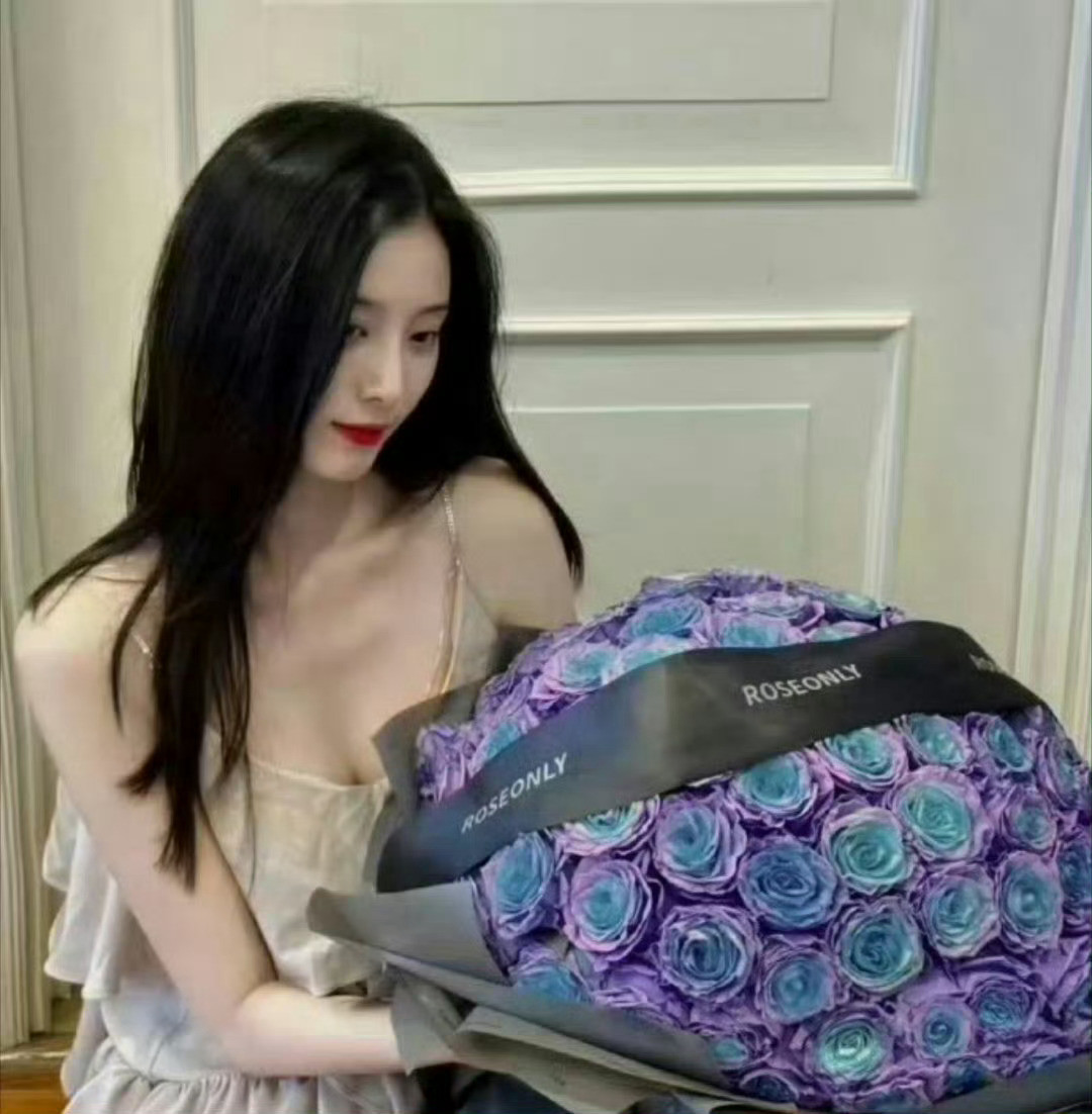 黄子韬送给徐艺洋的99朵玫瑰虽贵但丑​​​​
