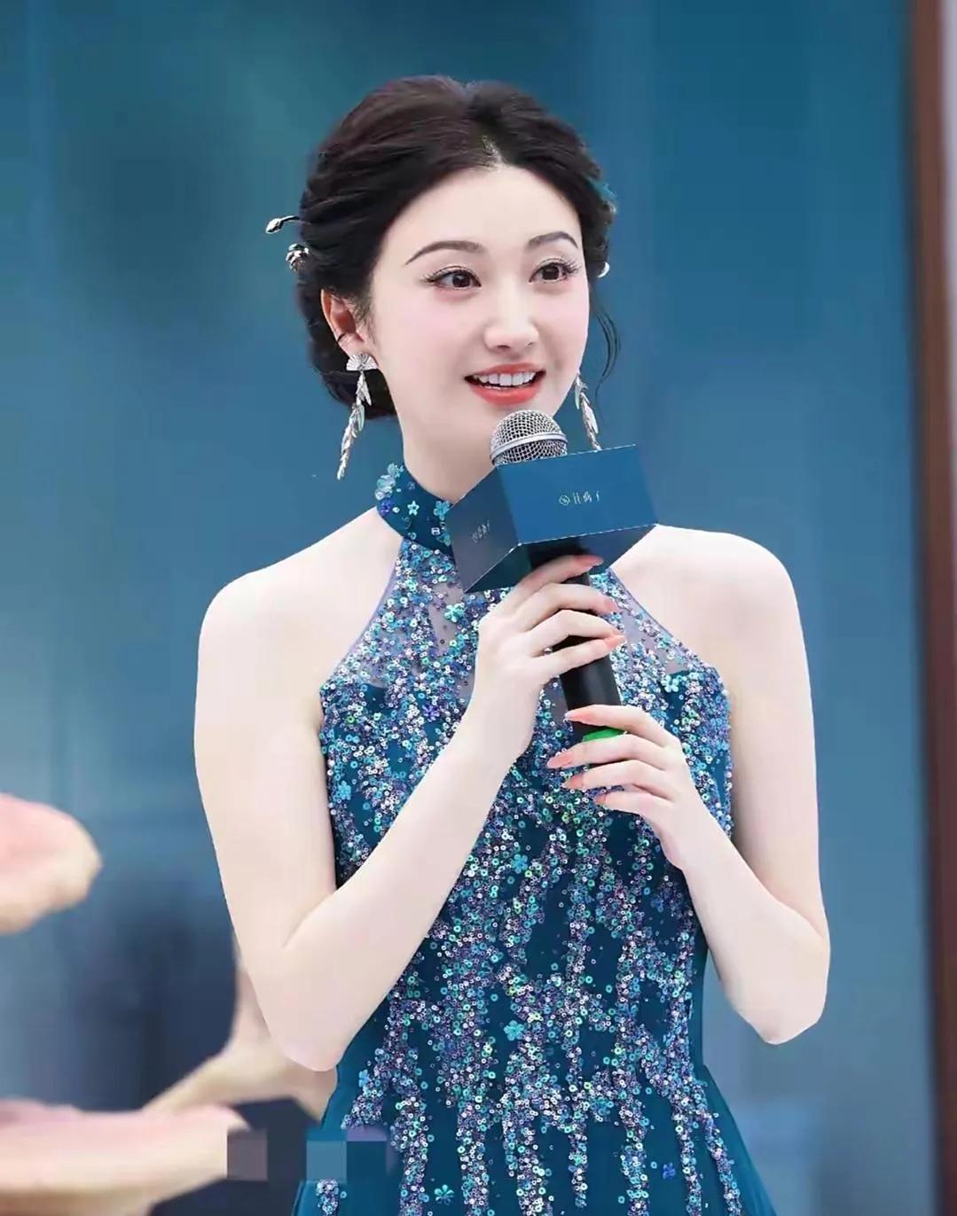 景甜杭州活动造型，美到犯规！景甜在杭州出席活动的这组美照，真的杀疯朋友圈啦