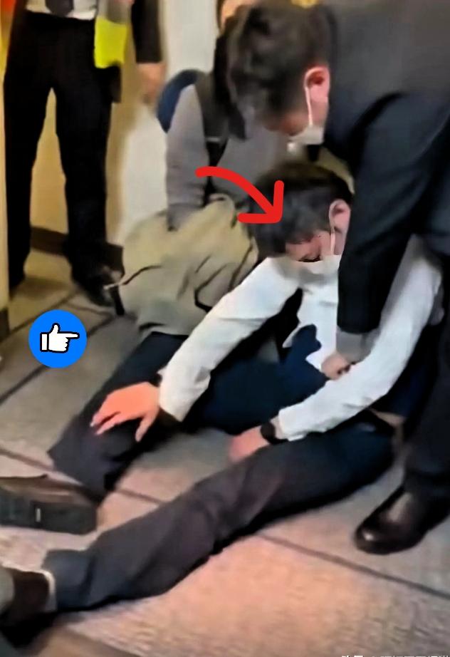 堂堂国企大佬！在德国机场因为贪杯免费酒水，连飞机都上不去。离谱！境外机场公