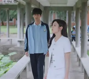 看了两遍《狙击蝴蝶》。有个男女主多年重逢刚在电梯里等那个镜头看着真的是一