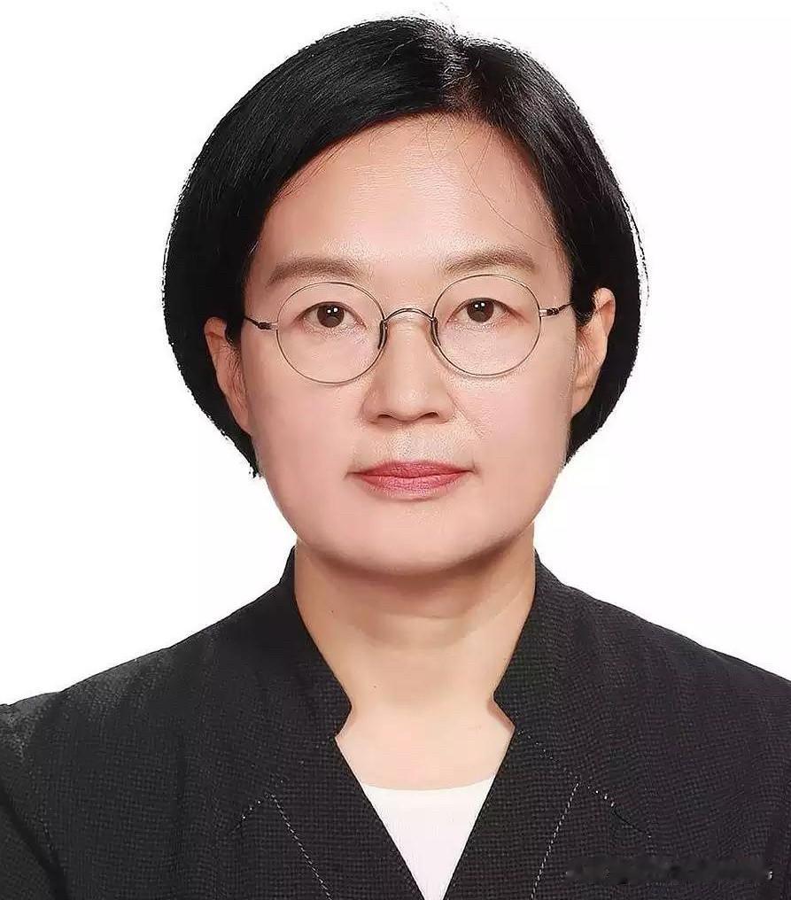6月7日，韩国总统李在明正式提名中小风险企业部长韩成淑为第二任国务总理人选，后续