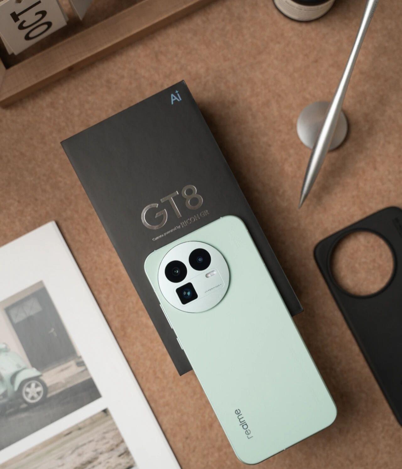 真我GT8开箱：最强标准版，太香了​徐起广场的最新杰作，真我GT8系列。可能关注