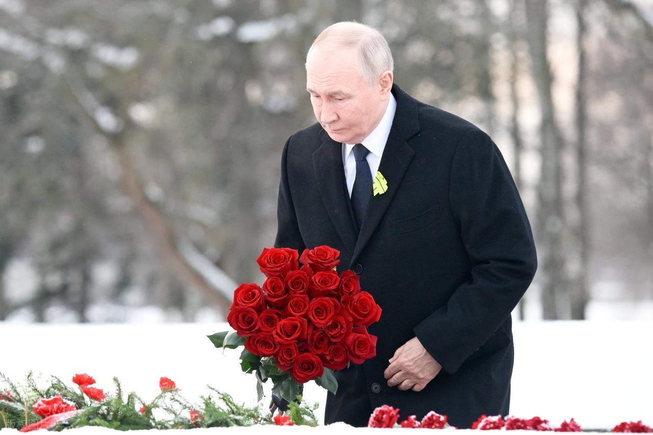 俄军的终极目的肯定不只“乌东四州”，泽连斯基想的太天真了！2月10日晚，俄军动