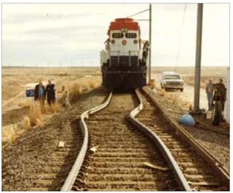 【观世界】【美国基础设施被土木工程师评为“D+”级⋯⋯】但政客们说他们最环保