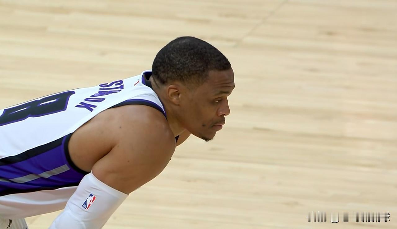 我忍不住要怒喷国王老将威斯布鲁克的三分球！在今天国王客场以97：128惨败于火箭