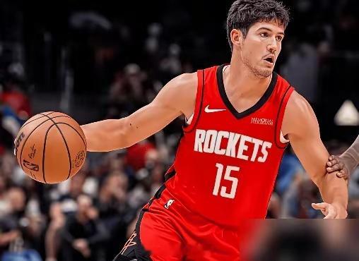 火箭管理层怕不是被争冠冲昏头了！居然把23岁的杰伦-格林、防守铁闸狄龙打包，换