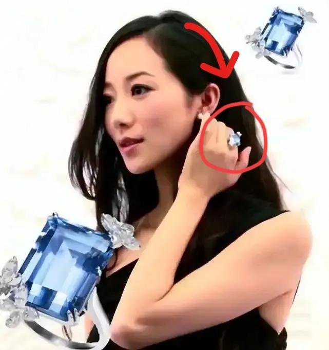 韩雪看到黄杨钿甜现在心里肯定松了一口气！当年杨雪刚出道戴着蓝宝石戒指，据说价值达