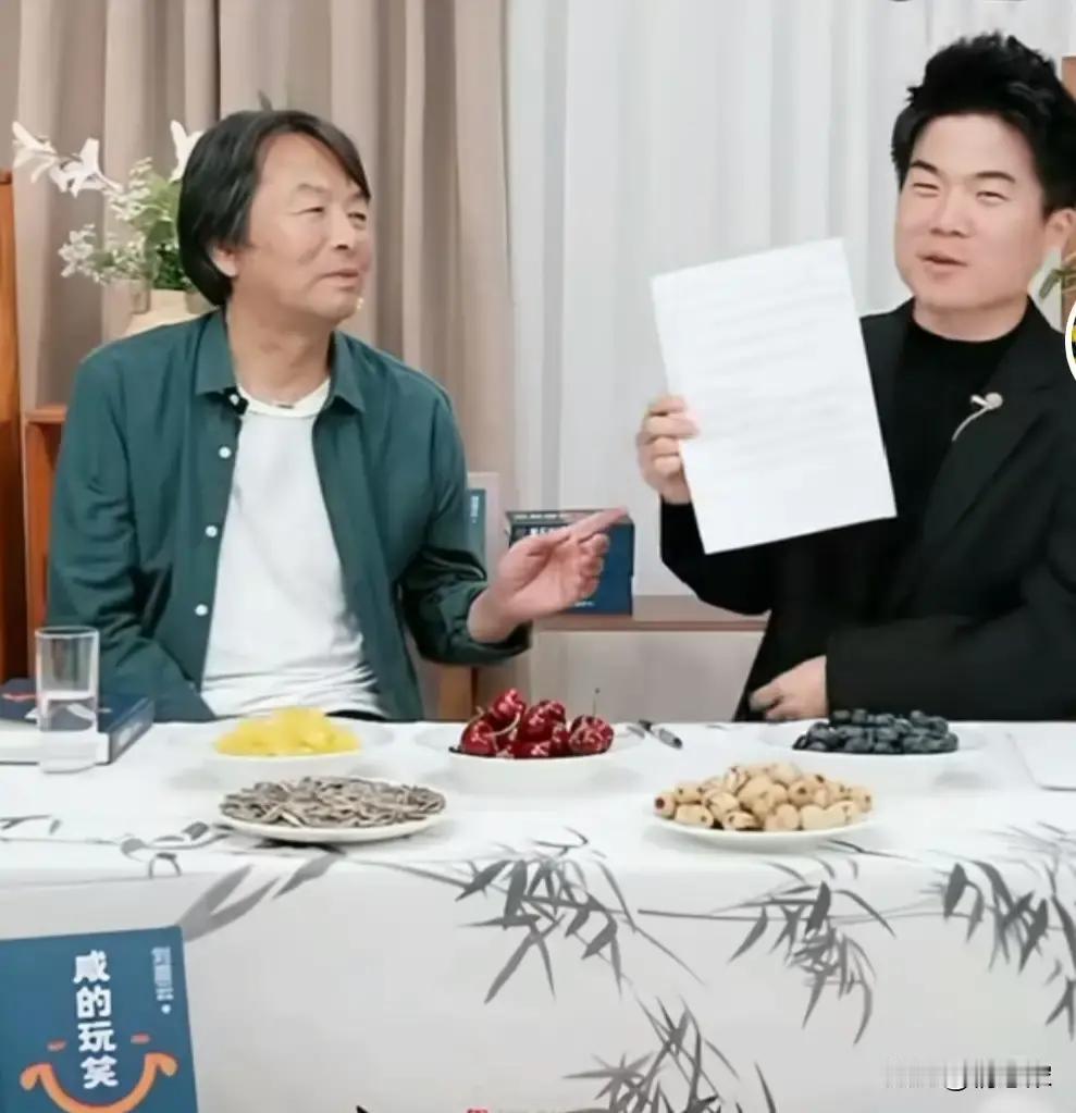 他当众打断董宇辉，却救了董宇辉。你以为这是访谈事故？这是顶级的沟通智慧。