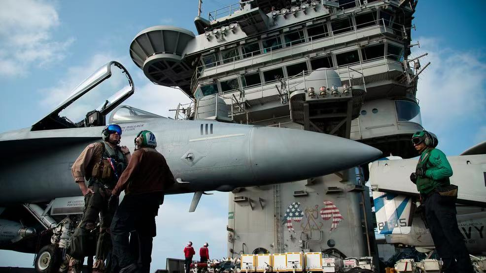 看到了吗？伊朗庞大的防空导弹集群，空军力量全部都是摆设，根本就没用！伊朗要有10