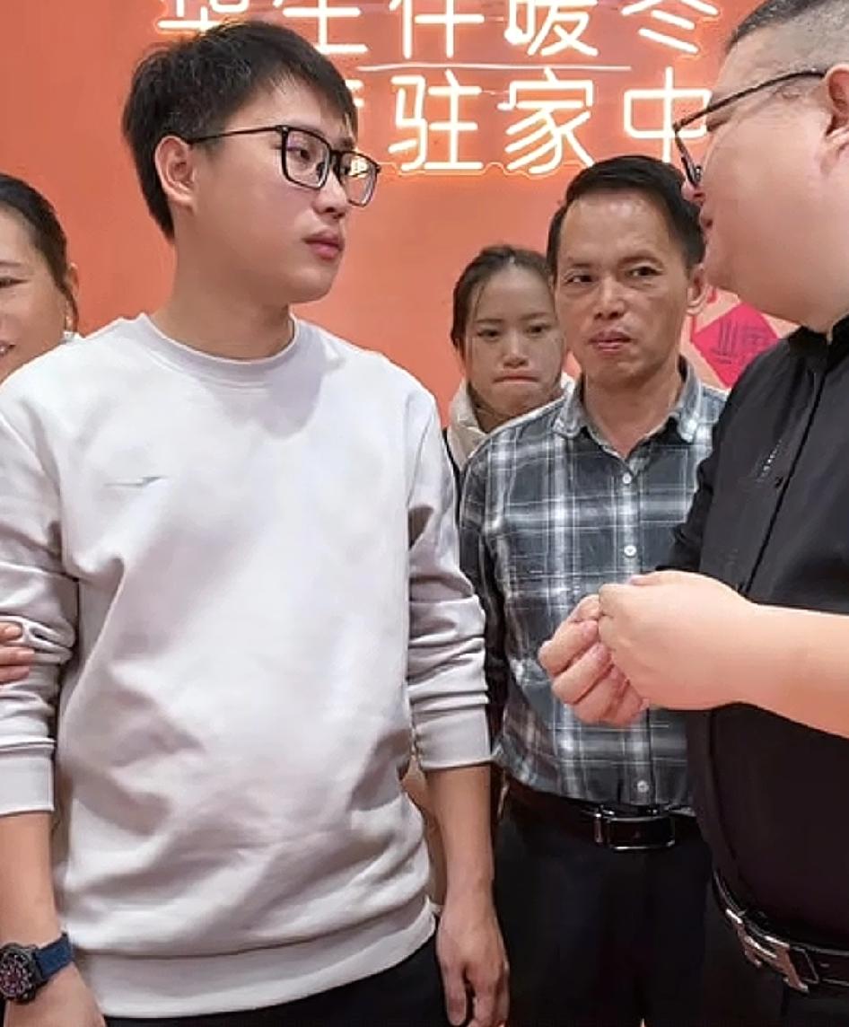 哈哈，寻亲卖惨——寻亲涨粉——寻亲成功——寻亲喜宴，这一列炒作过程都直播电商公司